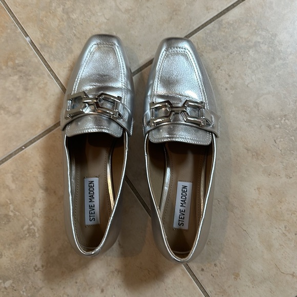 Steve Madden Ryann silver metallic loafers size 7.5 - Picture 3 of 7